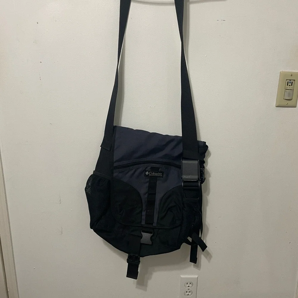 Columbia Sportswear Company Messenger Bag Black‎ Grey Adjustable Strap
